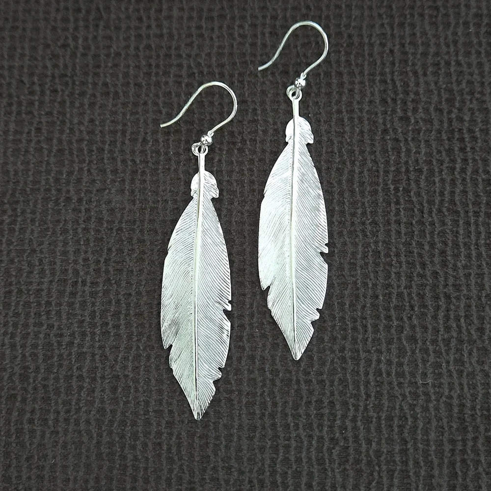 Mia Fiore Textured Silver🤍 Feather🪶 Earrings - Picture 12 of 16